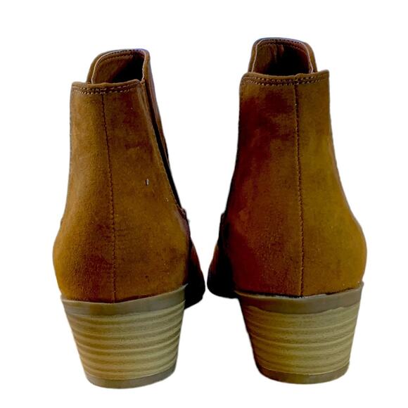 Arizona jean company Chelsea ankle boots booties 1.5 “ heels. Size 7.5 - Picture 4 of 8